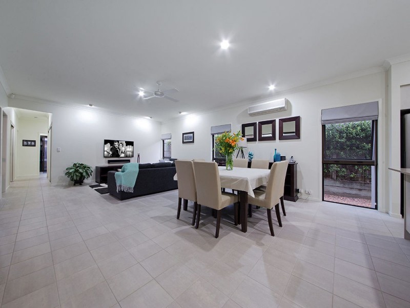 6 Barrington Crescent, Wakerley QLD 4154
