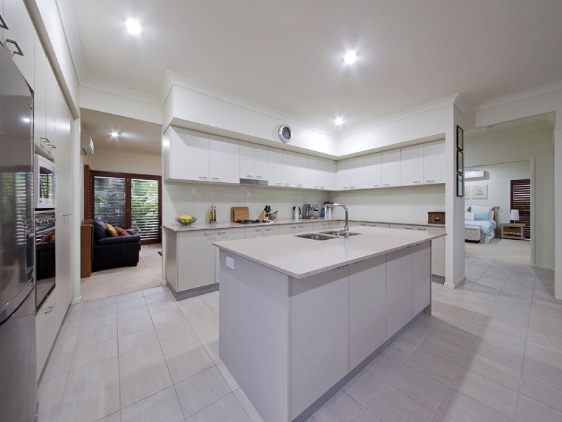 6 Barrington Crescent, Wakerley QLD 4154