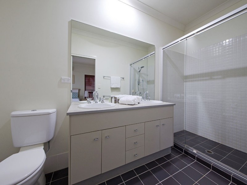 6 Barrington Crescent, Wakerley QLD 4154