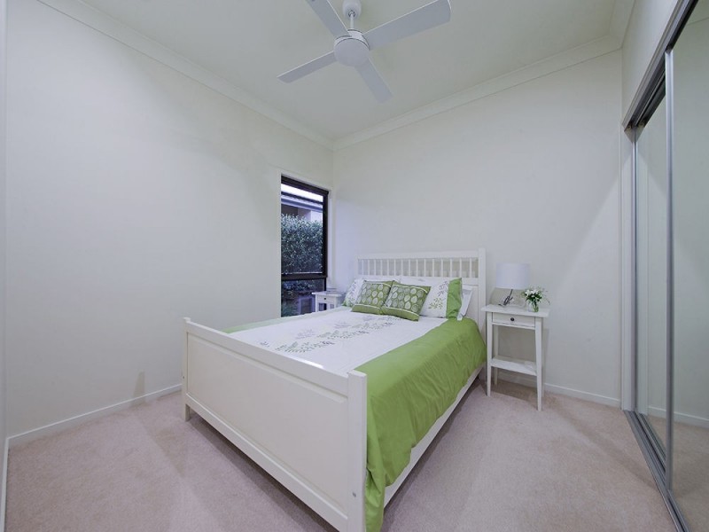 6 Barrington Crescent, Wakerley QLD 4154