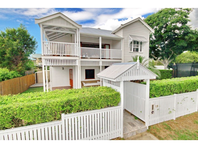 19 Wolsey Parade, Wynnum QLD 4178