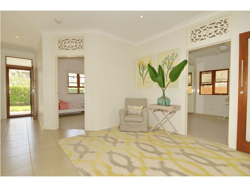 19 Wolsey Parade, Wynnum QLD 4178