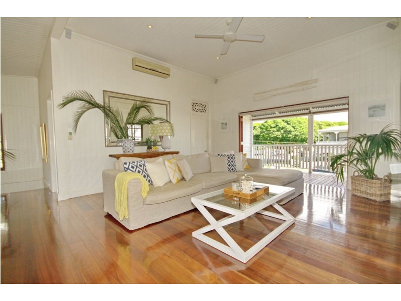 19 Wolsey Parade, Wynnum QLD 4178