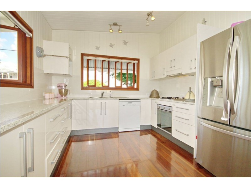 19 Wolsey Parade, Wynnum QLD 4178