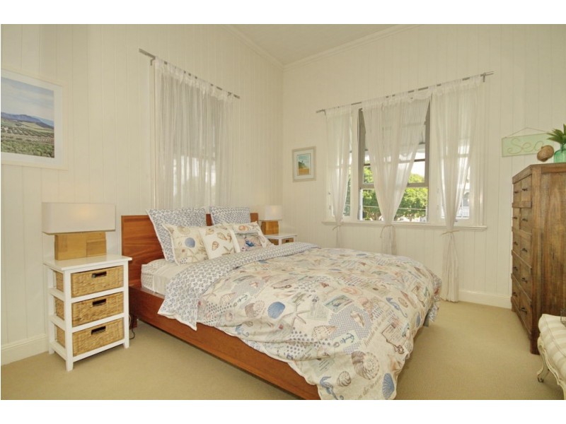 19 Wolsey Parade, Wynnum QLD 4178