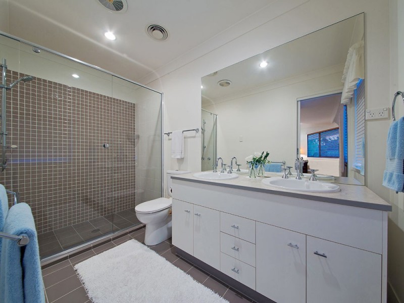 17 Barwin Street, Wakerley QLD 4154