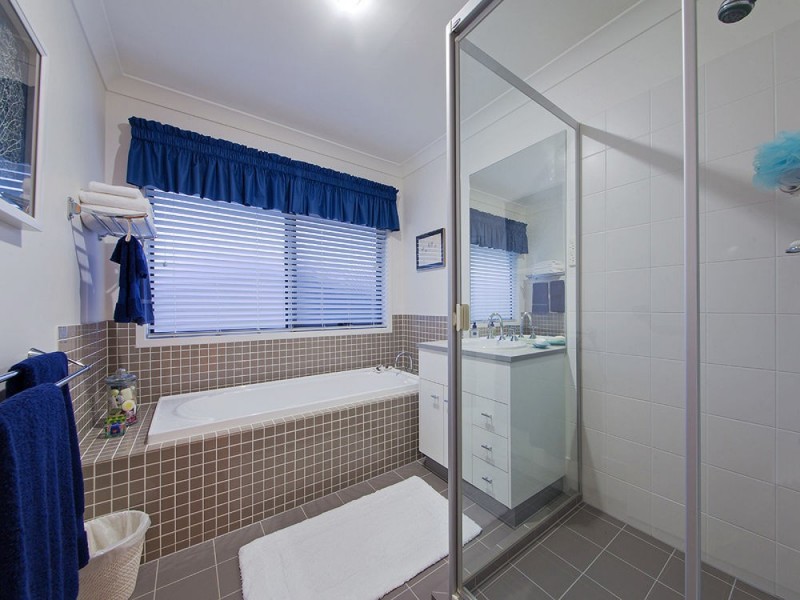17 Barwin Street, Wakerley QLD 4154
