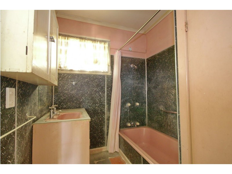 165 Wondall Rd, Wynnum West QLD 4178