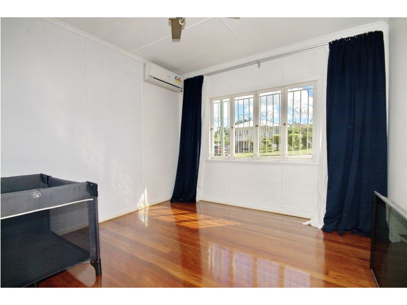 54 Roseneath Pde, Wynnum West QLD 4178