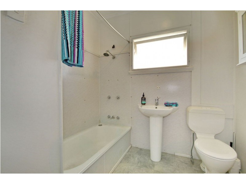 54 Roseneath Pde, Wynnum West QLD 4178