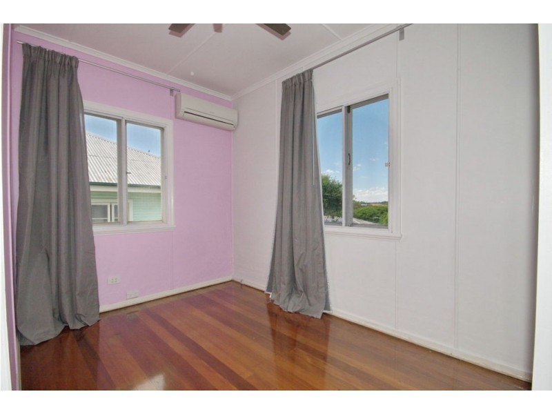 54 Roseneath Pde, Wynnum West QLD 4178