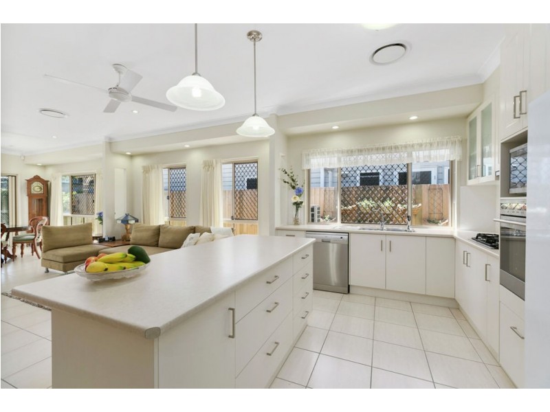 27 Haylock St, Wynnum QLD 4178