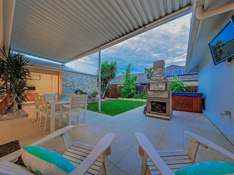 105 Mossvale Drive, Wakerley QLD 4154