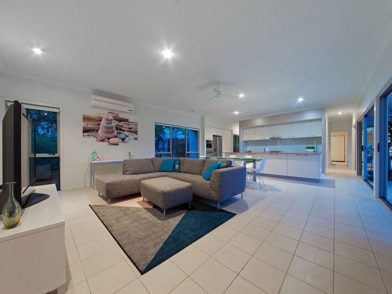 105 Mossvale Drive, Wakerley QLD 4154
