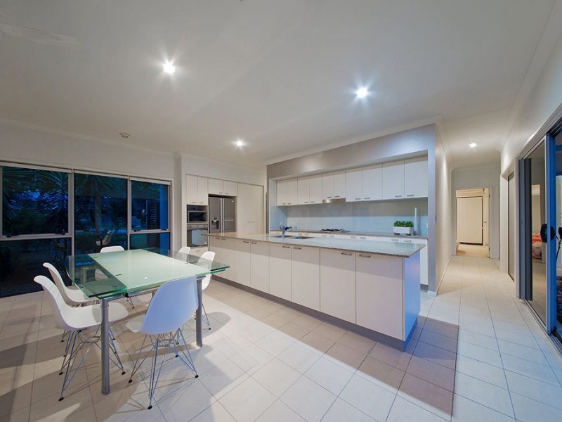 105 Mossvale Drive, Wakerley QLD 4154