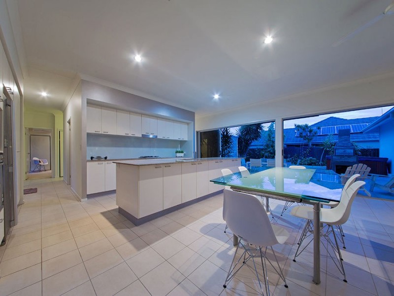 105 Mossvale Drive, Wakerley QLD 4154