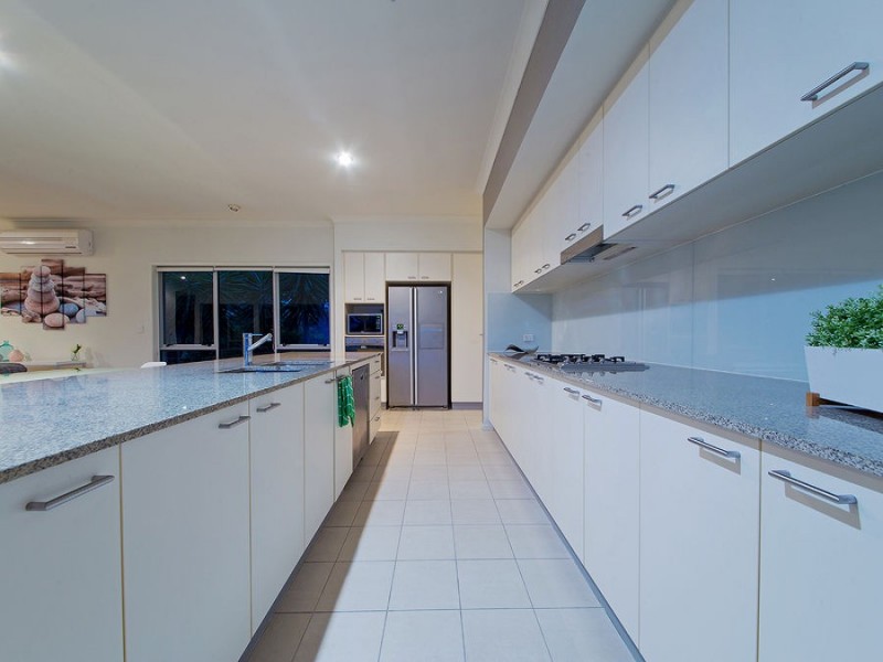 105 Mossvale Drive, Wakerley QLD 4154