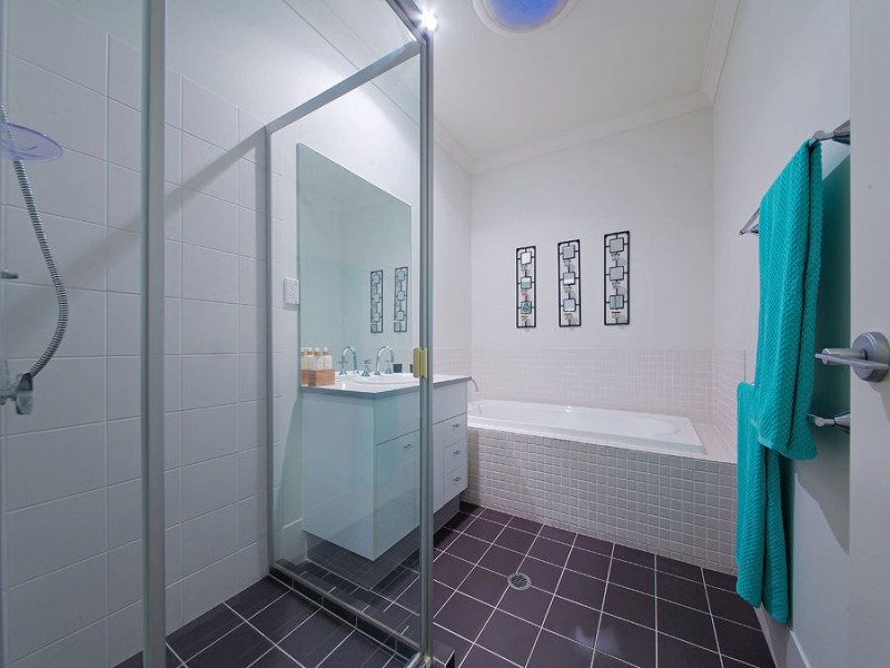 105 Mossvale Drive, Wakerley QLD 4154