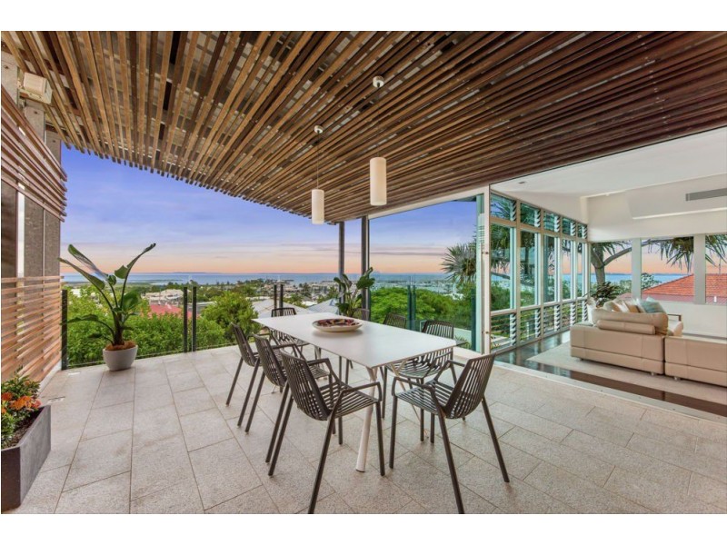 18 Wellington Street, Manly QLD 4179