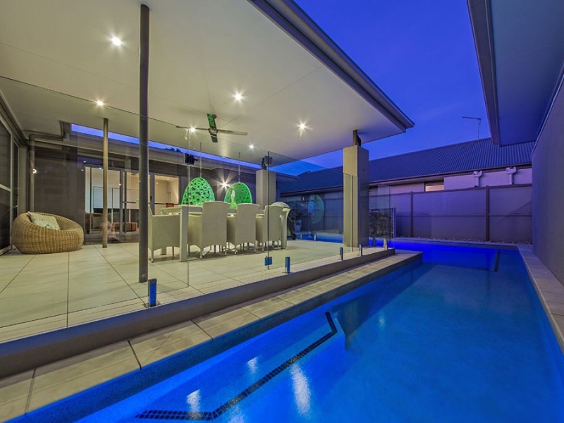 6 Thomson Place, Wakerley QLD 4154