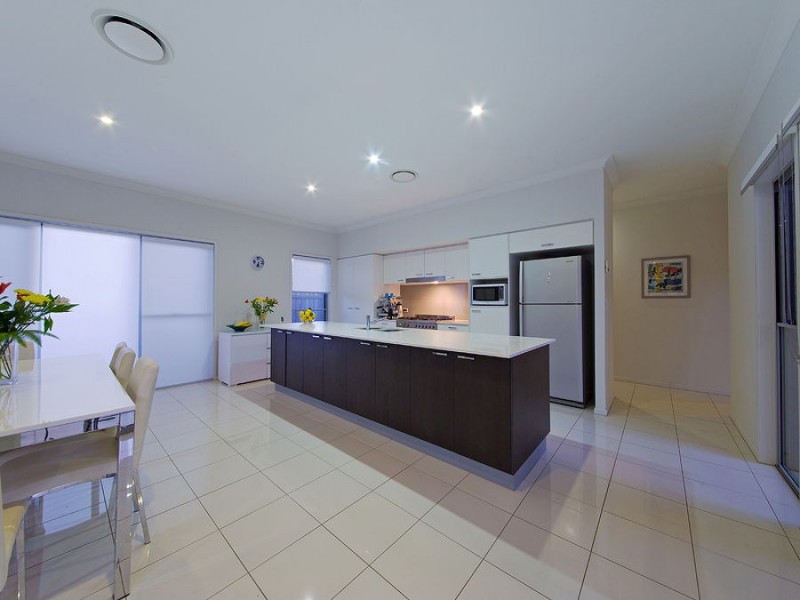 6 Thomson Place, Wakerley QLD 4154