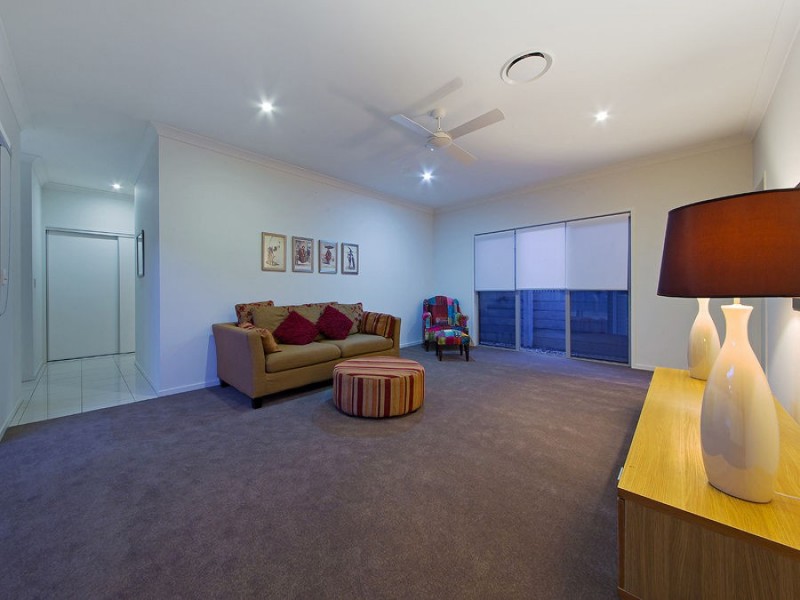 6 Thomson Place, Wakerley QLD 4154