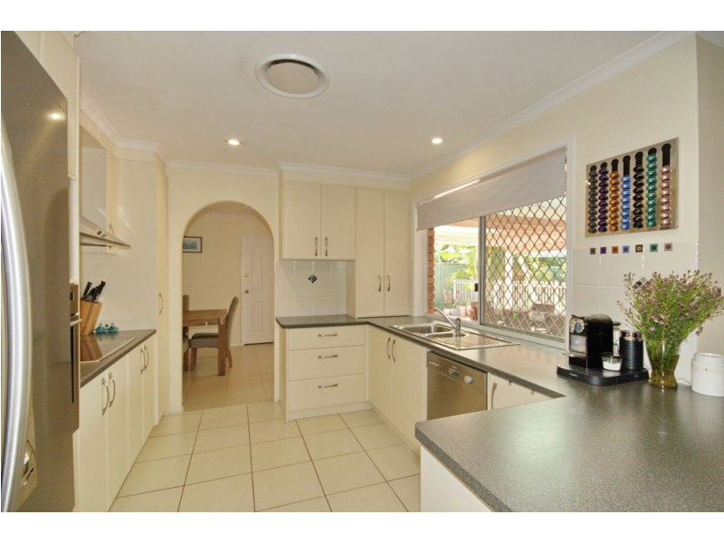 37 Teraglin Street, Manly West QLD 4179