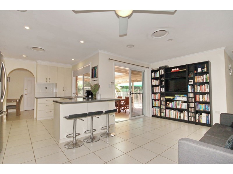 37 Teraglin Street, Manly West QLD 4179