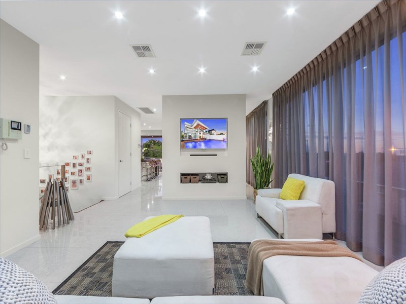 16 Adam Street, Wynnum QLD 4178