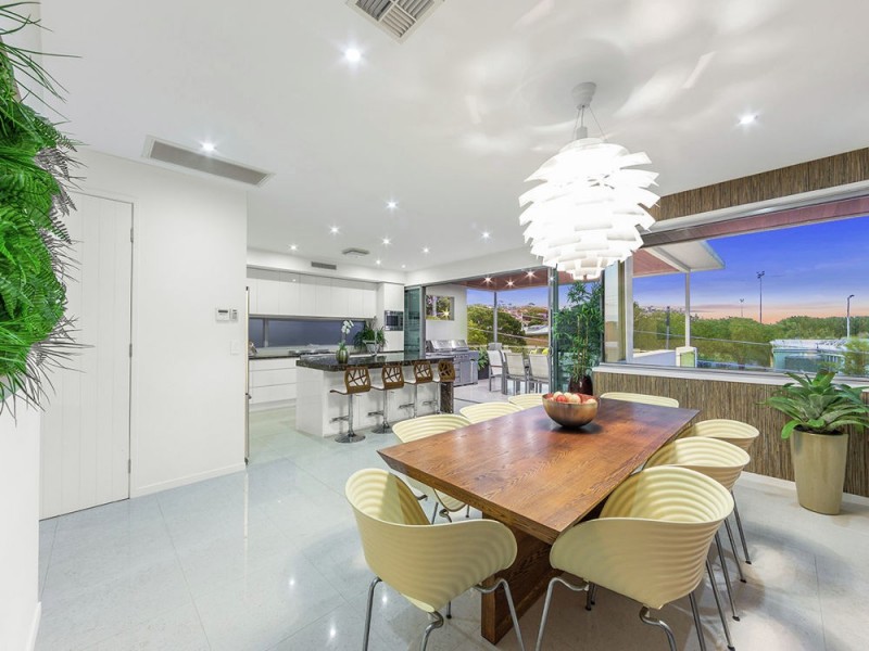 16 Adam Street, Wynnum QLD 4178