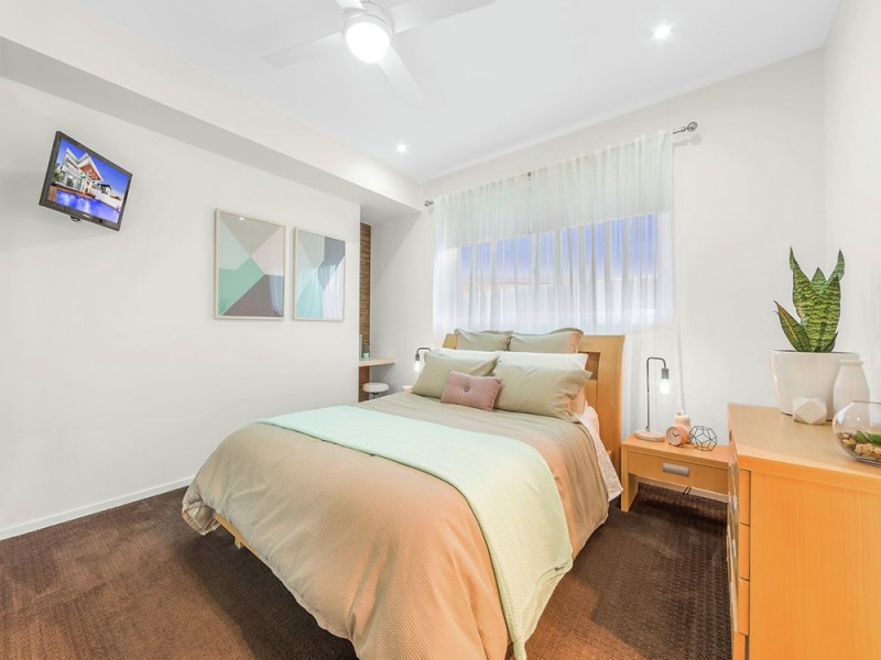 16 Adam Street, Wynnum QLD 4178