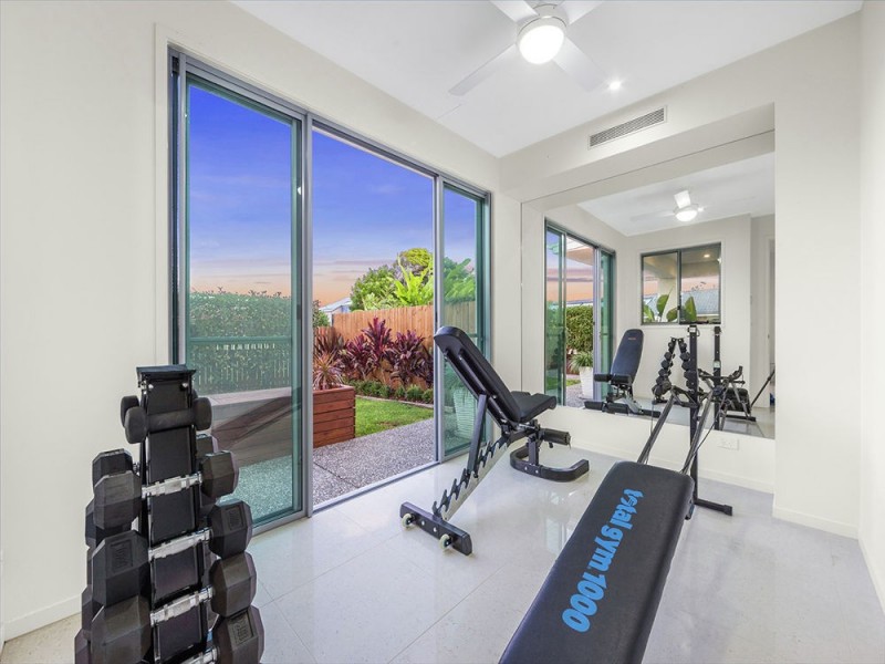 16 Adam Street, Wynnum QLD 4178