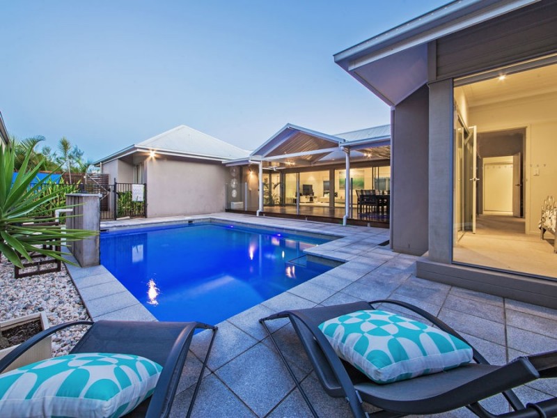 8 Watervale Pde, Wakerley QLD 4154