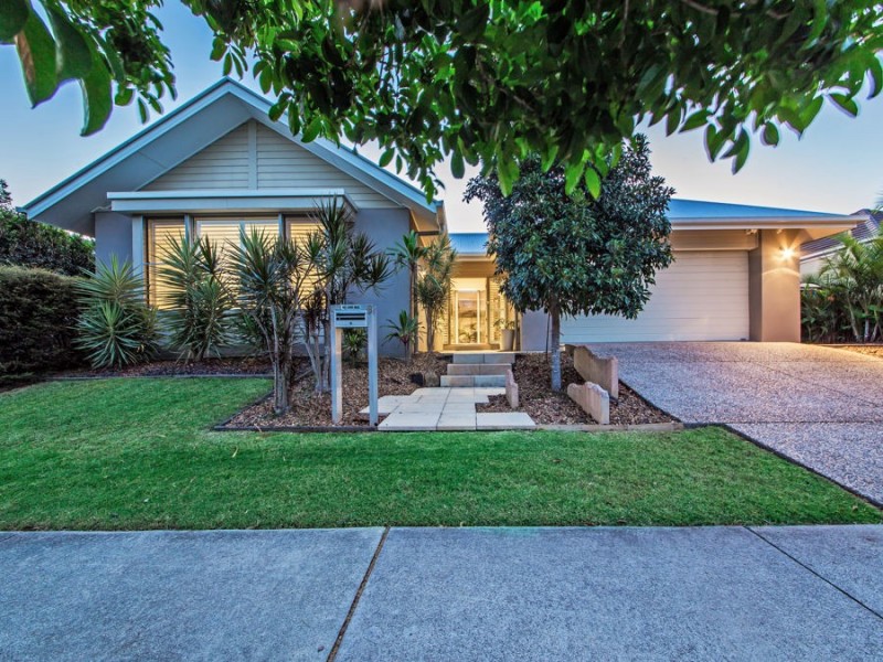 8 Watervale Pde, Wakerley QLD 4154