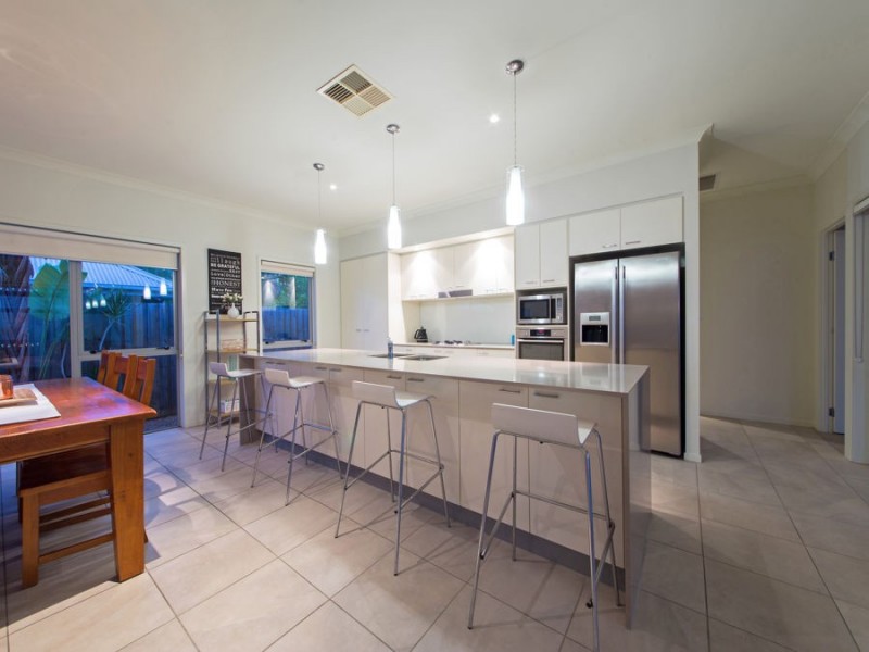 8 Watervale Pde, Wakerley QLD 4154