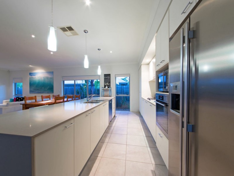 8 Watervale Pde, Wakerley QLD 4154