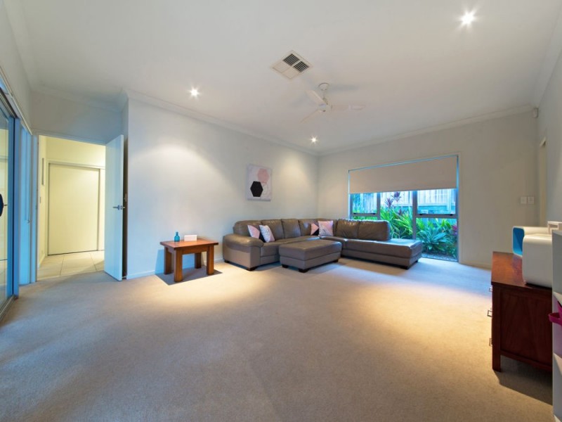 8 Watervale Pde, Wakerley QLD 4154