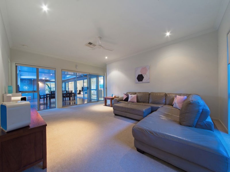 8 Watervale Pde, Wakerley QLD 4154