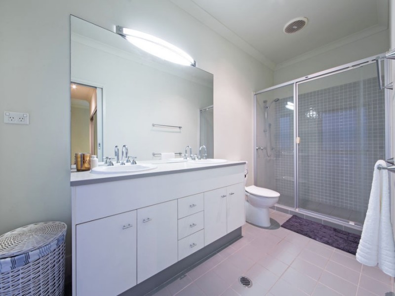 8 Watervale Pde, Wakerley QLD 4154