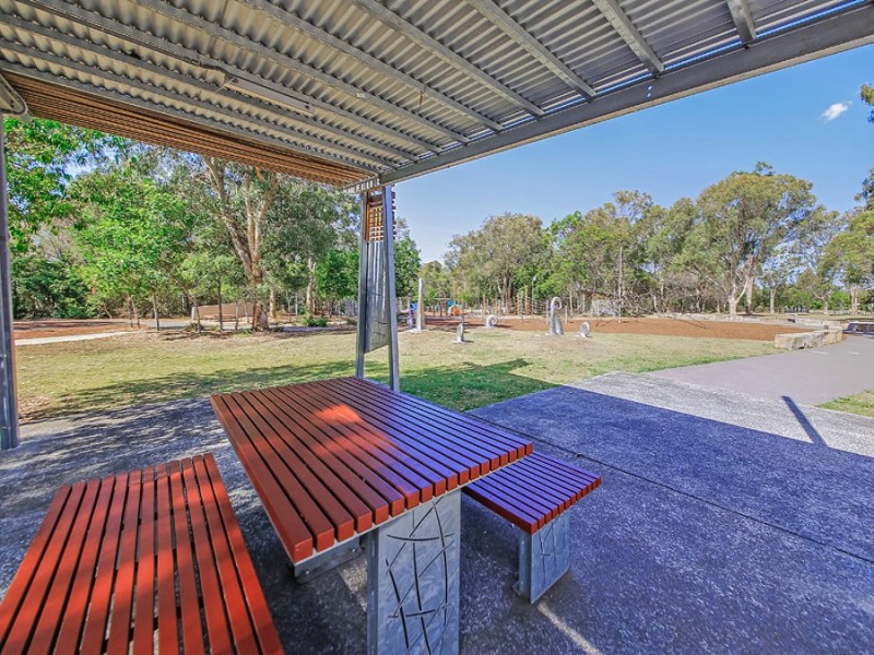 8 Watervale Pde, Wakerley QLD 4154