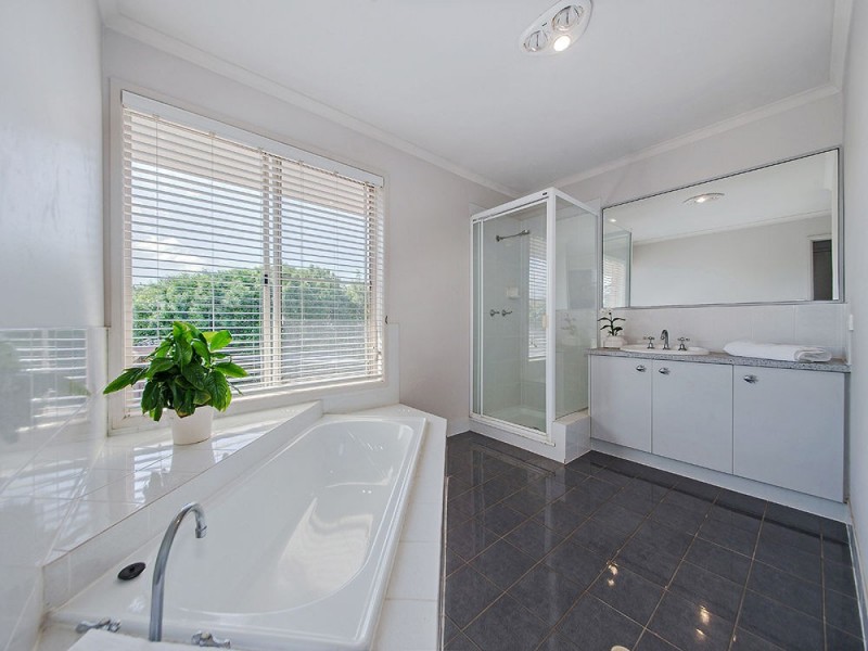 12 Ringara Street, Manly West QLD 4179