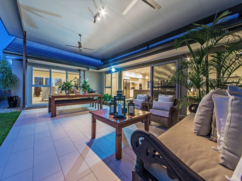 11 Esk Cres, Wakerley QLD 4154