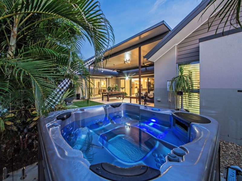 11 Esk Cres, Wakerley QLD 4154