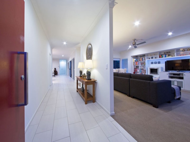 11 Esk Cres, Wakerley QLD 4154