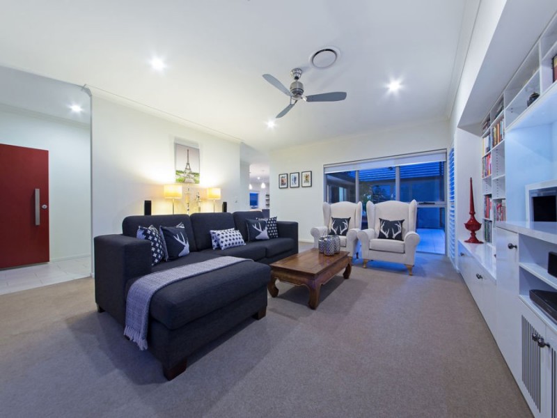 11 Esk Cres, Wakerley QLD 4154