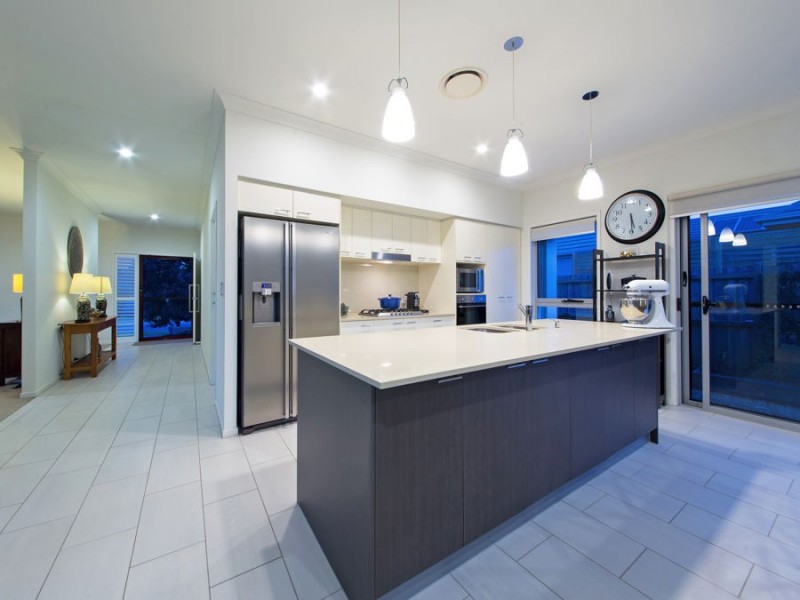 11 Esk Cres, Wakerley QLD 4154