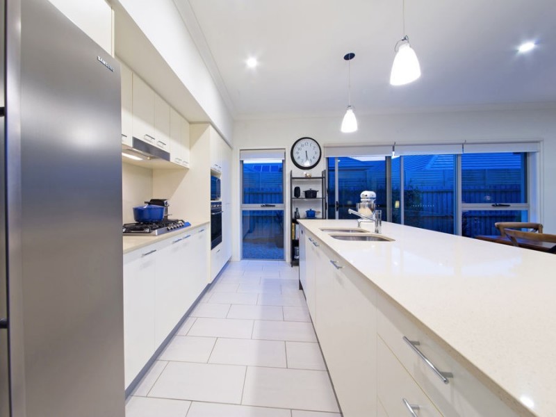 11 Esk Cres, Wakerley QLD 4154