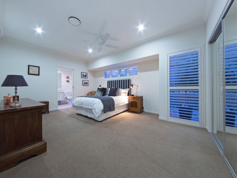 11 Esk Cres, Wakerley QLD 4154