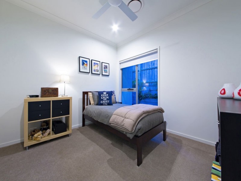 11 Esk Cres, Wakerley QLD 4154