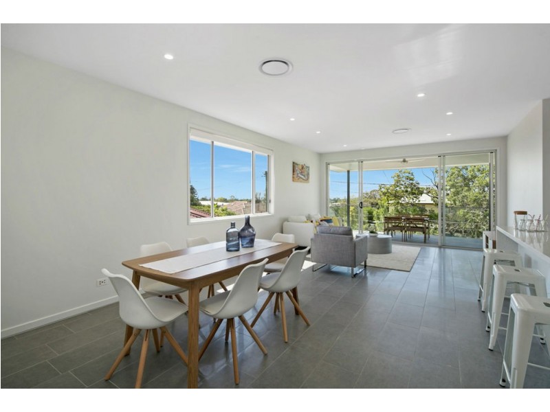 6 Kitchener St, Wynnum QLD 4178